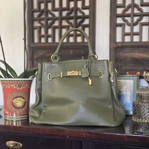 Elegant Green Leather Handbag